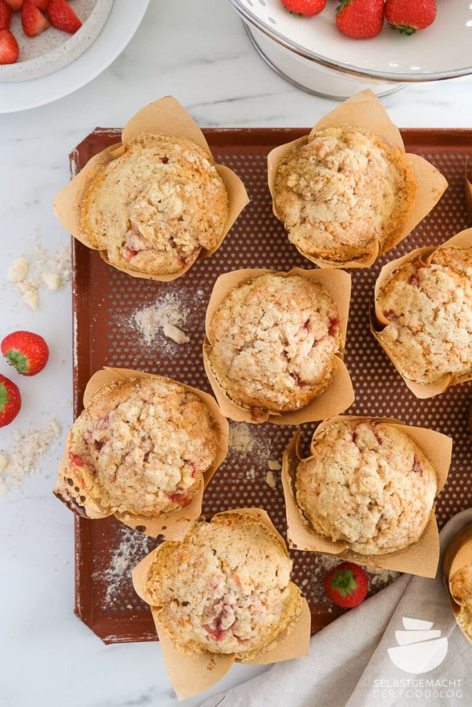 Strawberry cheesecake muffins