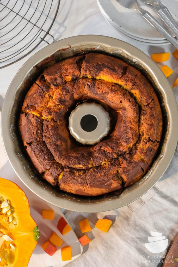 Marble cake with pumpkin: juicy and easy