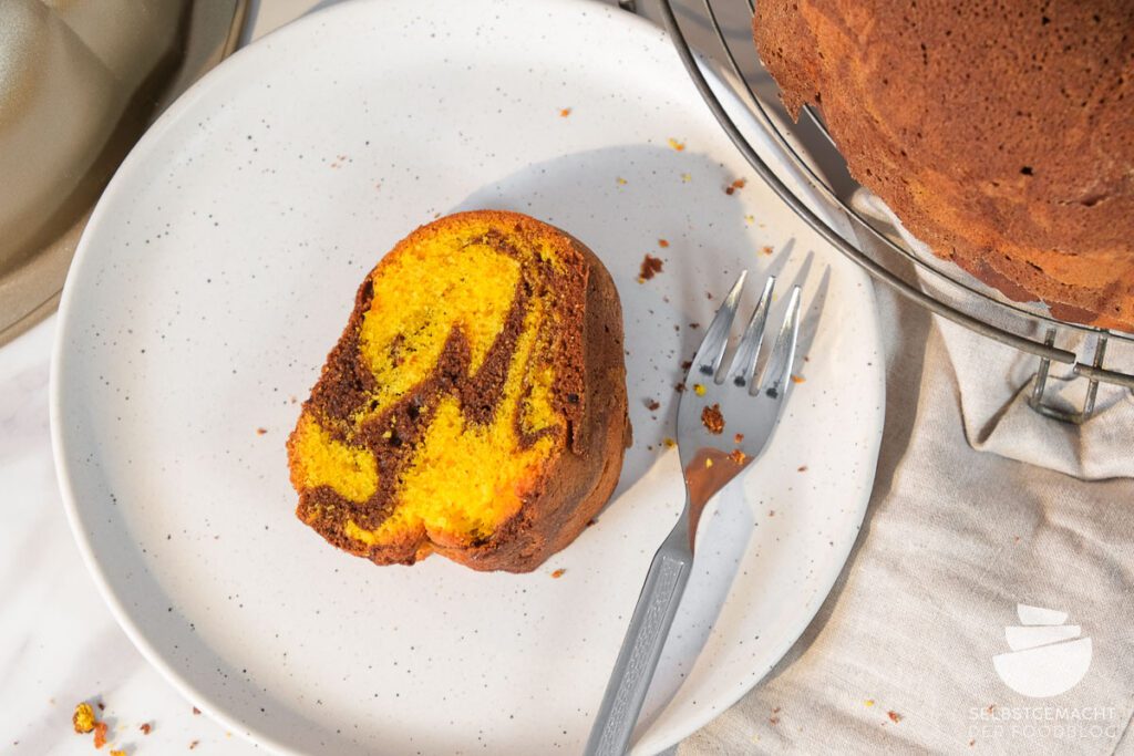 Marble cake with pumpkin: juicy and easy