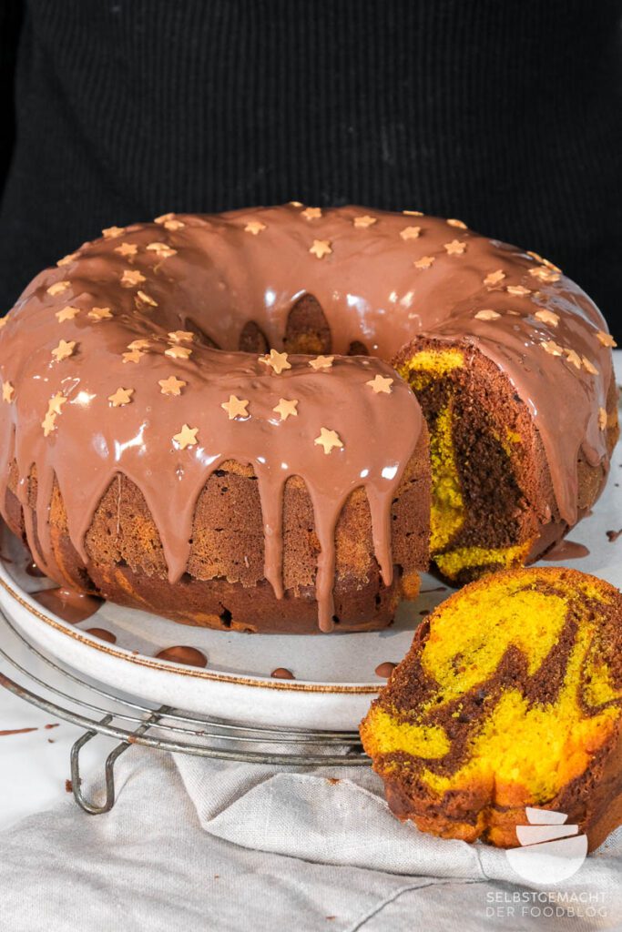 Marble cake with pumpkin: juicy and easy