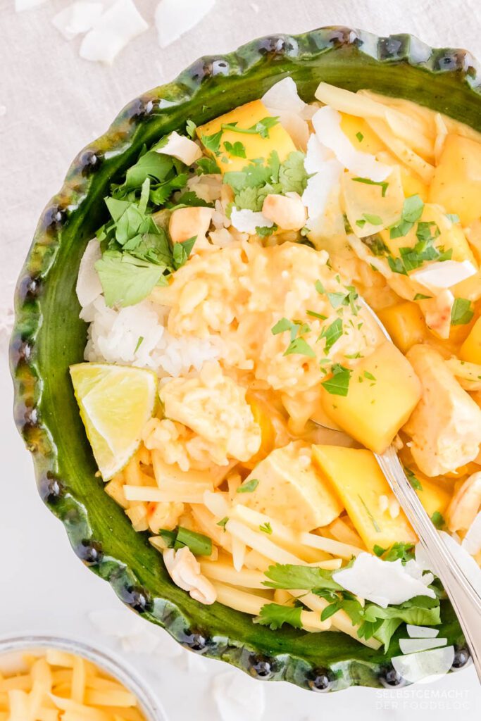 Mango curry with chicken and coconut